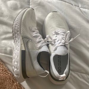 Nike Flyknit Infinity Reacts